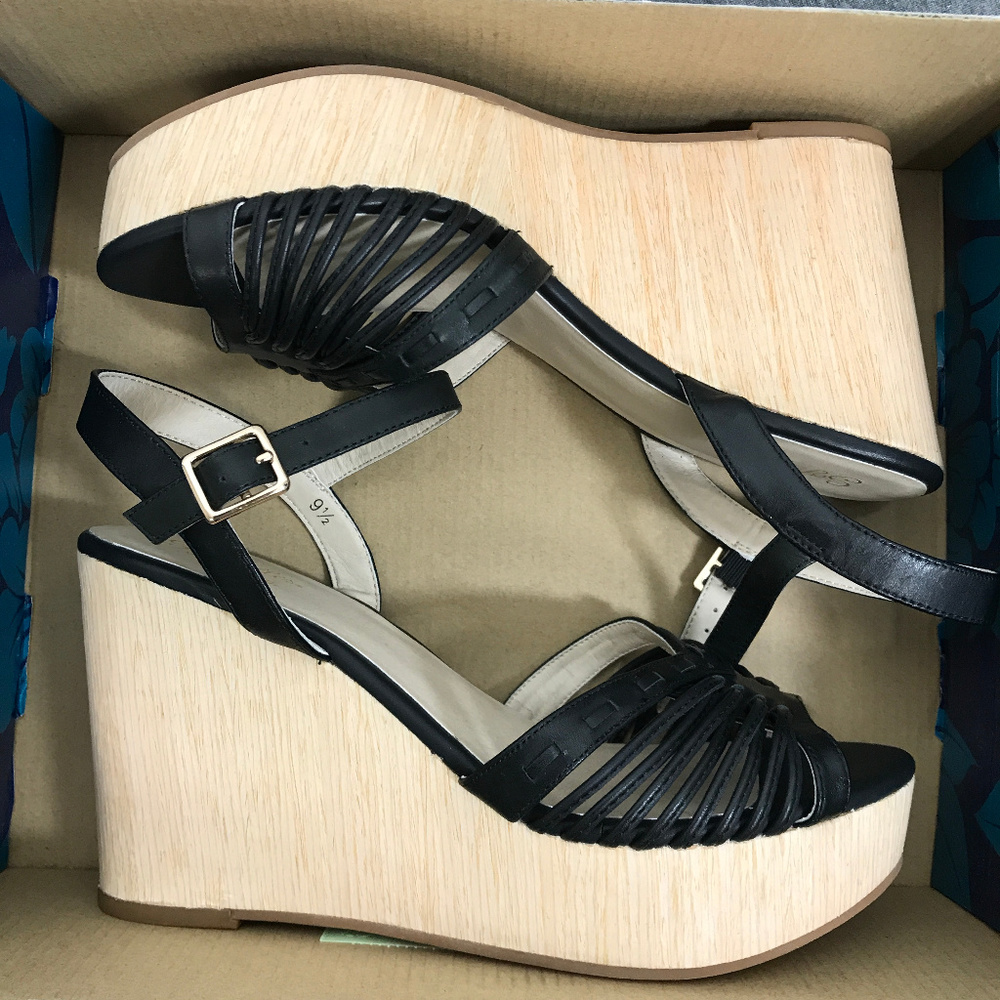 NWT Seychelles Mind Wedges Sandal